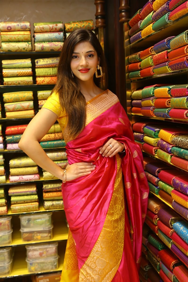 MEHREEN PIRZADA IN RED SAREE AT CHANDANA BROTHERS SHOPPING MALL LAUNCH 13